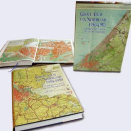 Books / Royal Air Force – Royal Army – Could. Marine – Cards & Atlases –